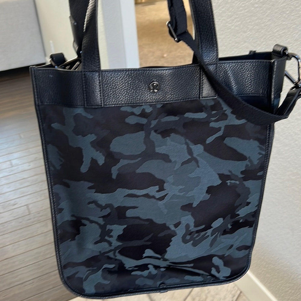 Lululemon bag.